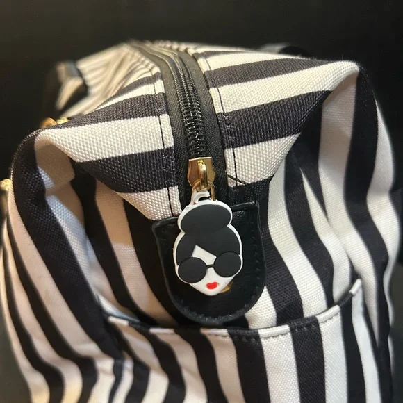 Black and White Striped tote Alice and Olivia - Picture 5 of 9